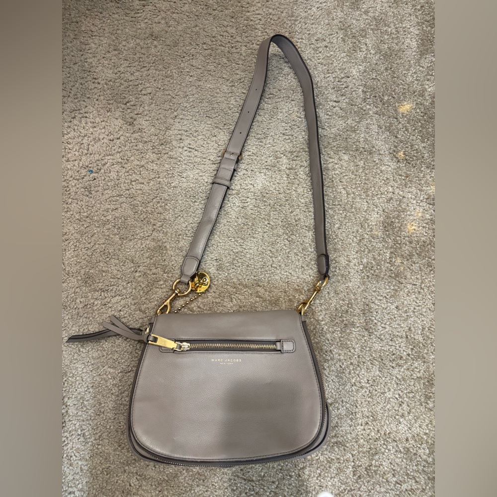 Marc Jacobs Crossbody Bag – Gray Leather 👜✨